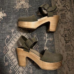 No. 6 Clogs - Size 39